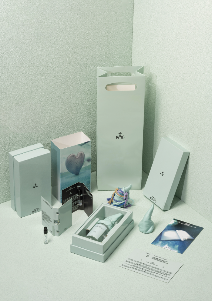 Iris Tote – The Botanist's Homecoming